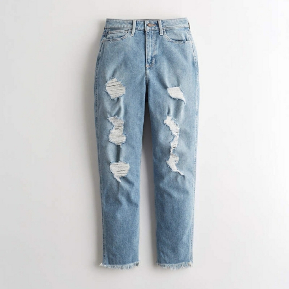 Hollister Curvy Ultra High-Rise Mom Jean